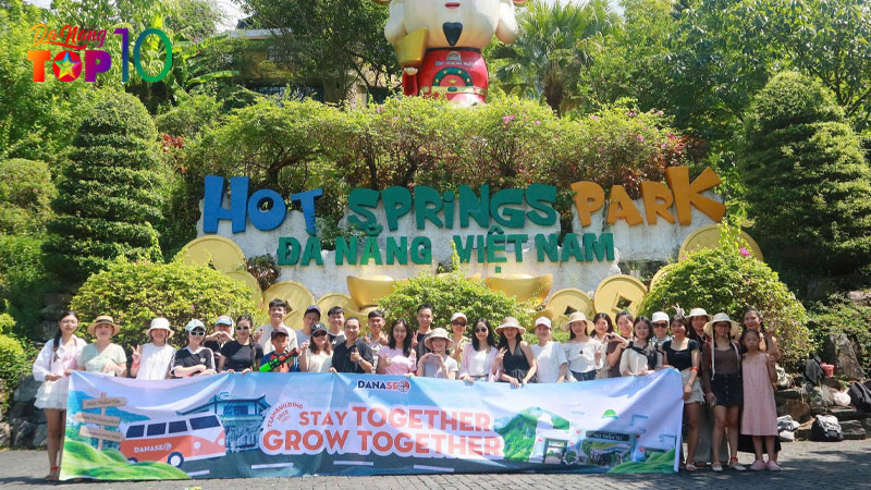 Top10danang-team-building-an-tuong-tai-nui-than-tai-top10danang