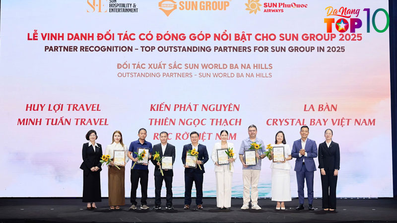 Sun-group-trao-danh-hieu-doi-tac-xuat-sac-2025-tai-sun-world-ba-na-hills-cho-ngoc-thach-travel1-top10danang