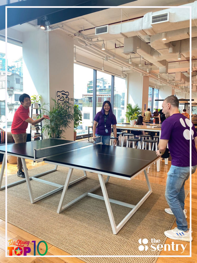 Mot-goc-thu-gian-tai-the-sentry-top10danang