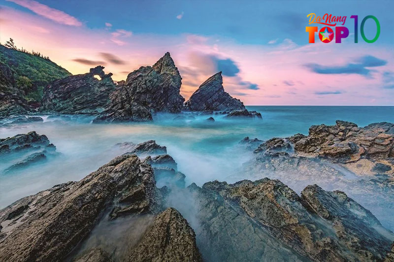 Bai-bien-dao-nho-va-ghenh-da-ky-vi-top10danang