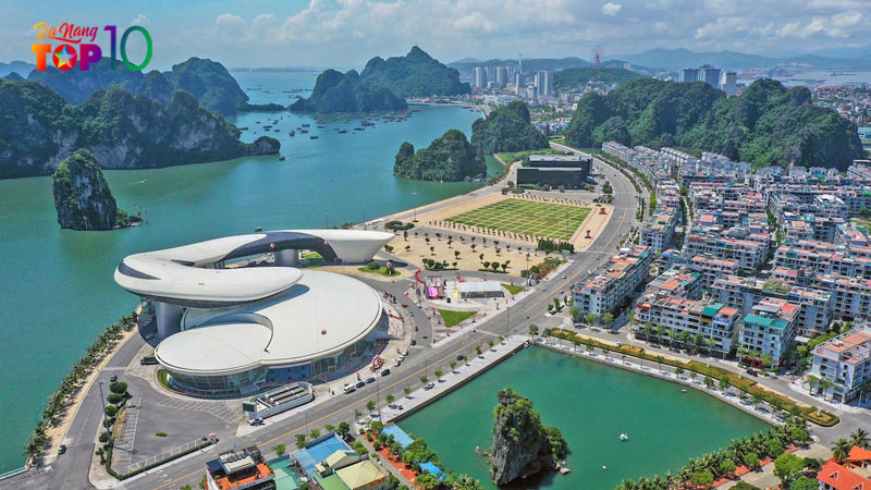 Quang-ninh-co-gi-khi-nhin-ngoai-nhung-diem-den-noi-tieng-quangninhtoplist-top10danang