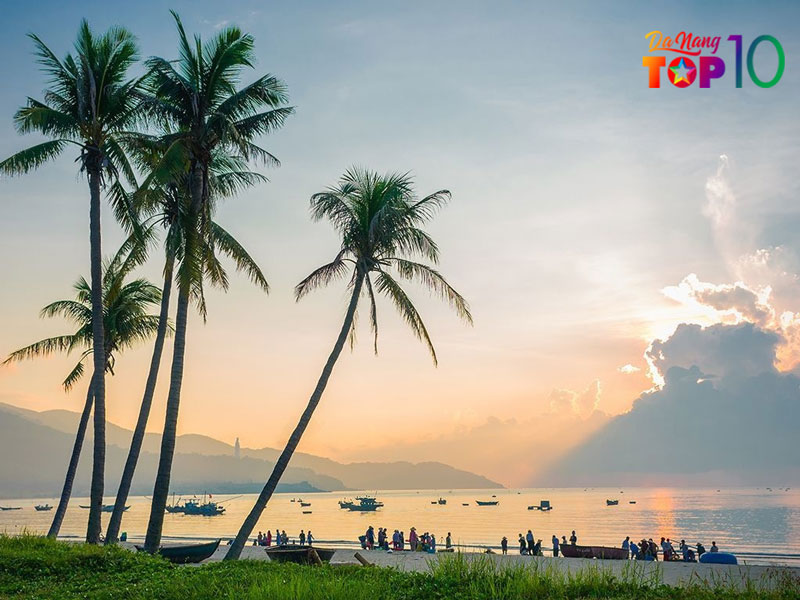 Du-lich-da-nang-thang-nao-dep-thang-nao-de-gap-mua-bao-top10danang