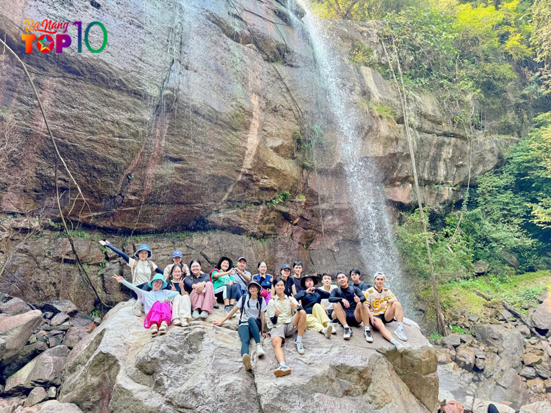 Khe-lim-ve-dep-hoang-so-giua-nui-rung-dai-loc-top10danang